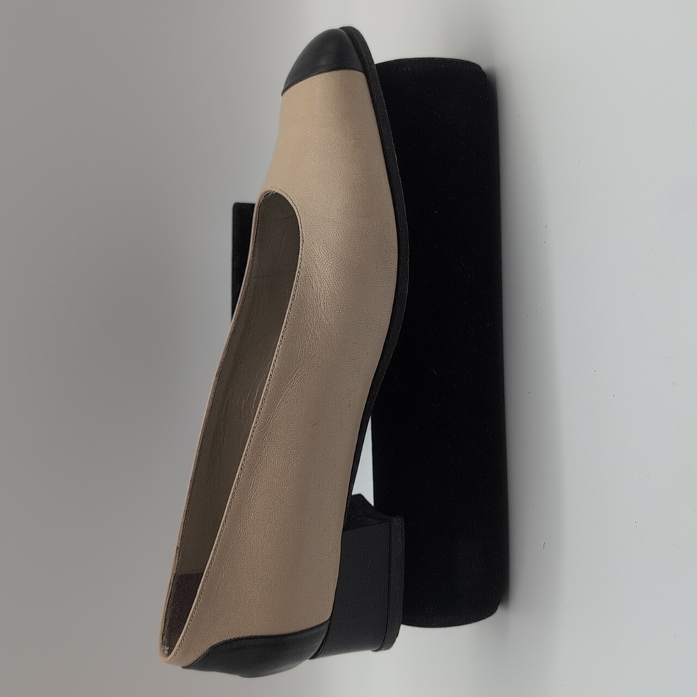 Browns Couture | Elegant Beige and Black Women's Shoes - Picture 2 of 9
